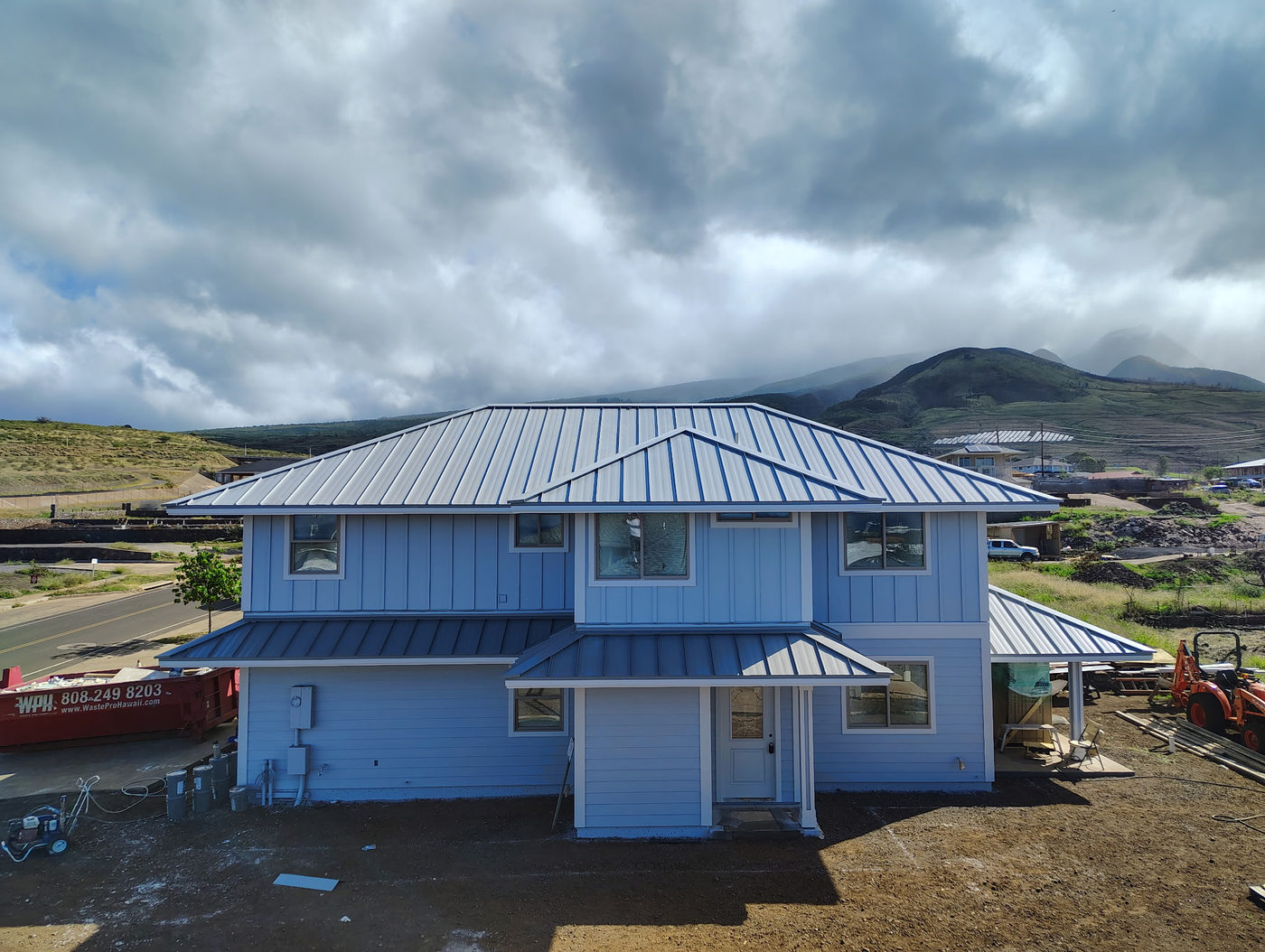 Completed two-tone standing seam metal roof on a Maui home
