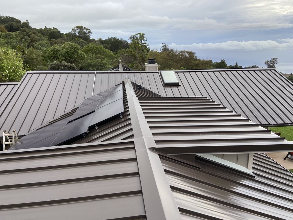 Custom-fit standing seam roof planes with integrated solar panels